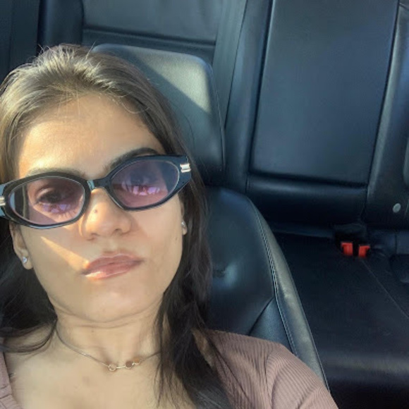 Meet your Posher, Mona - Picture 1 of 1